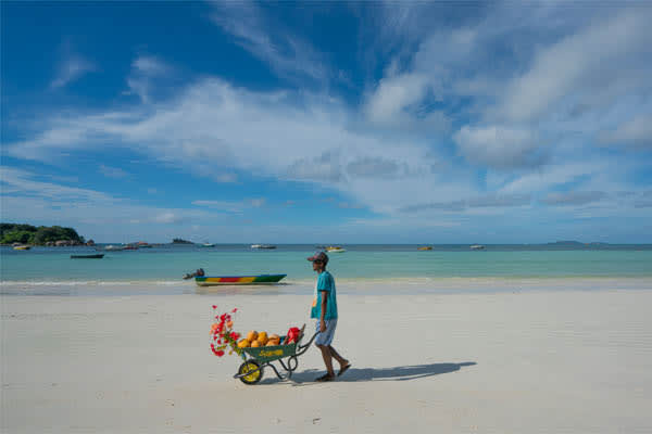 Sea Pearl - Praslin & Surrounding Isles - Day 6