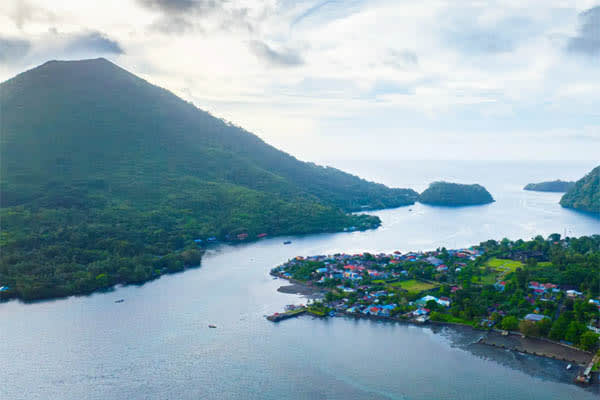 Katharina - Spice Islands to the whale Sharks: Ambon-Kaimana - Day 2