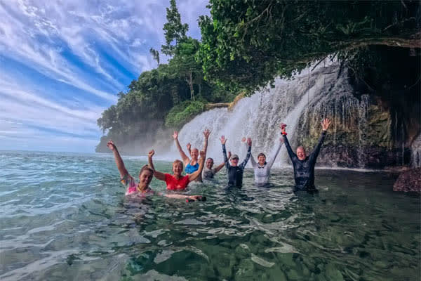Katharina - Spice Islands to the whale Sharks: Ambon-Kaimana - Day 11