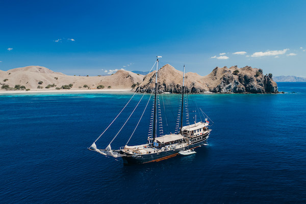 Adelaar's 11-Day Komodo Exclusive - Day Three - Sailing