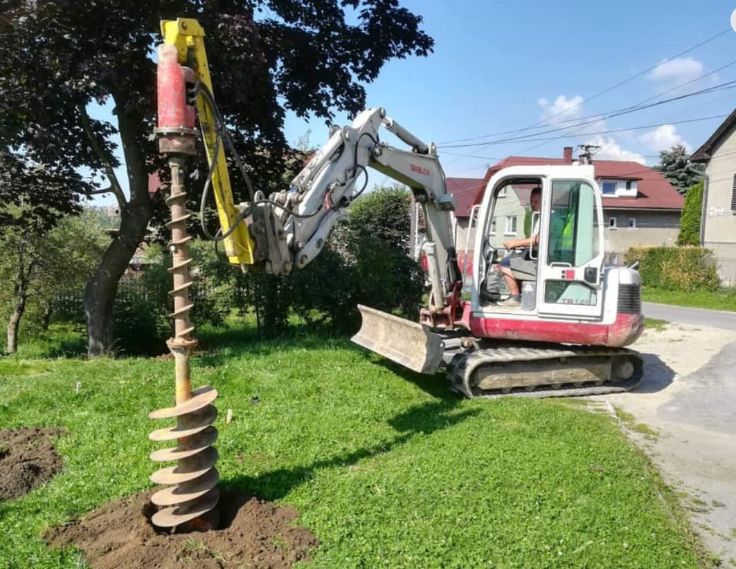 Realizácia firmy Zemné a výkopové práce R.Siváň Orava – Výkopové práce / bagrista – Vasiľov
