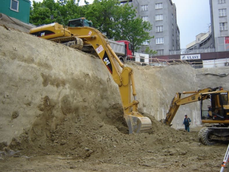 Realizácia firmy KULACS s.r.o. - zemné práce, nadrozmerná preprava, búracie práce – Výkopové práce / bagrista – Vajnory