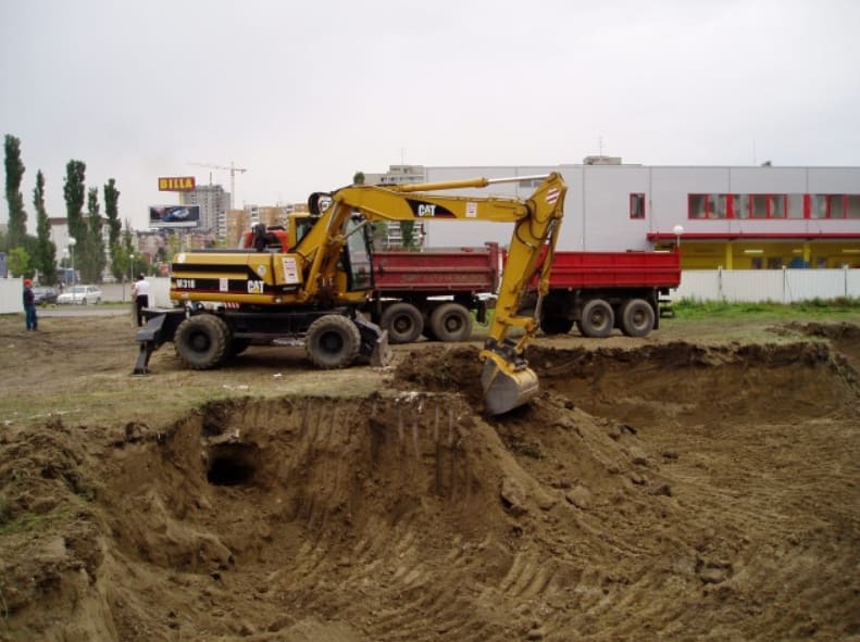 Realizácia firmy KULACS s.r.o. - zemné práce, nadrozmerná preprava, búracie práce – Výkopové práce / bagrista – Vajnory