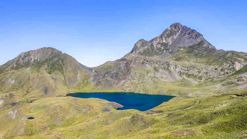 Lac de Montoliu y Mauberme al fondo