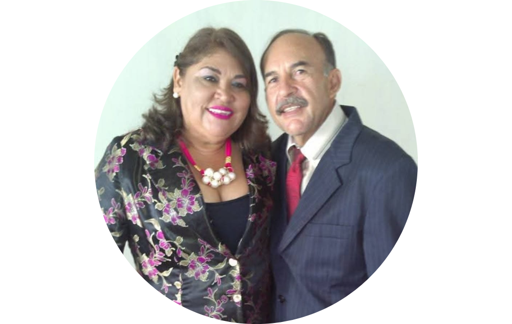 Pastores Julio Parra y Sobeida Camacho