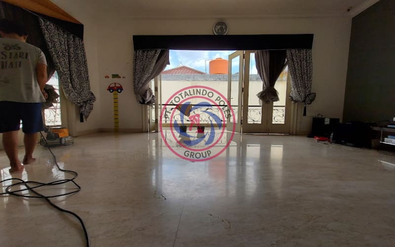 Lantai Marmer Kusam Sebelum Poles