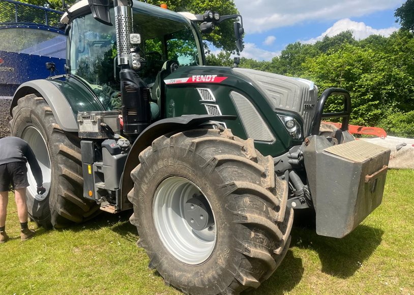 Fendt 724 Tractor - Image 2