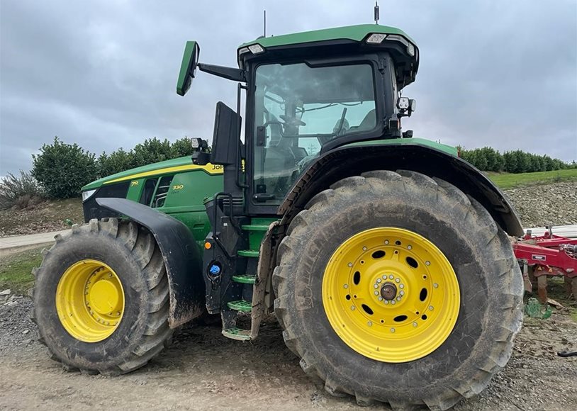 John Deere 7R 330 Tractor - Image 3