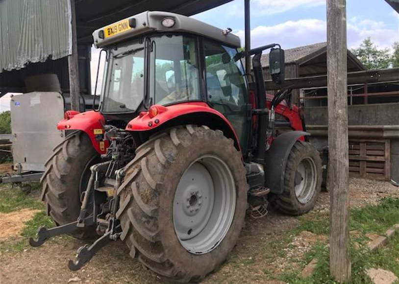 Massey Ferguson 5712SESD4 Tractor - Image 5