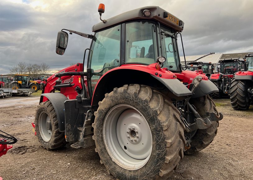 Massey Ferguson 6713SESD6 Tractor - Image 4