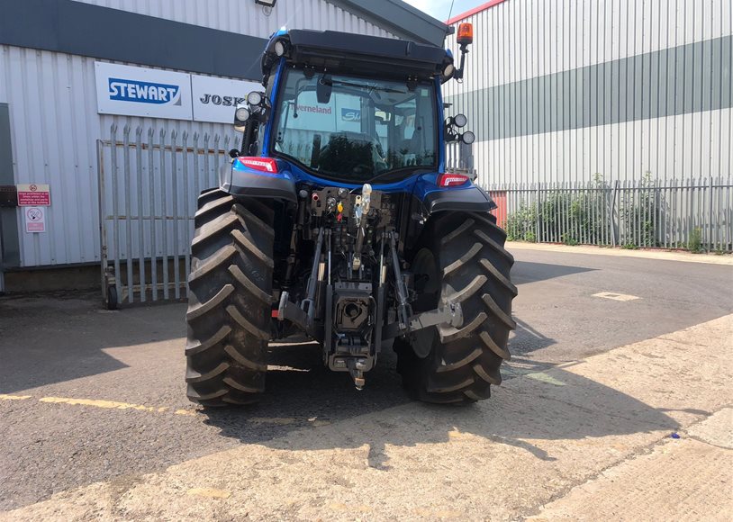 Valtra G125EA Tractor - Image 6