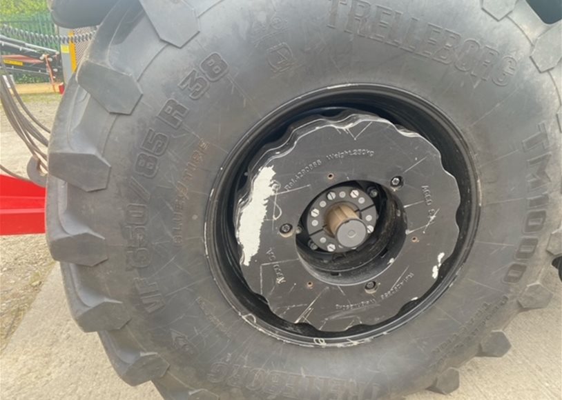 Valtra Q305 1A9 Tractor - Image 7
