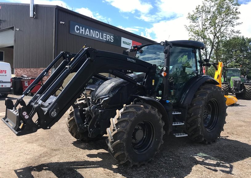 Valtra G135A Tractor - Image 2