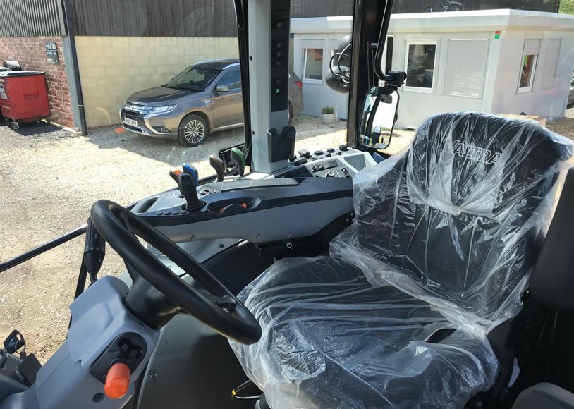 Valtra G135A Tractor - Image 5