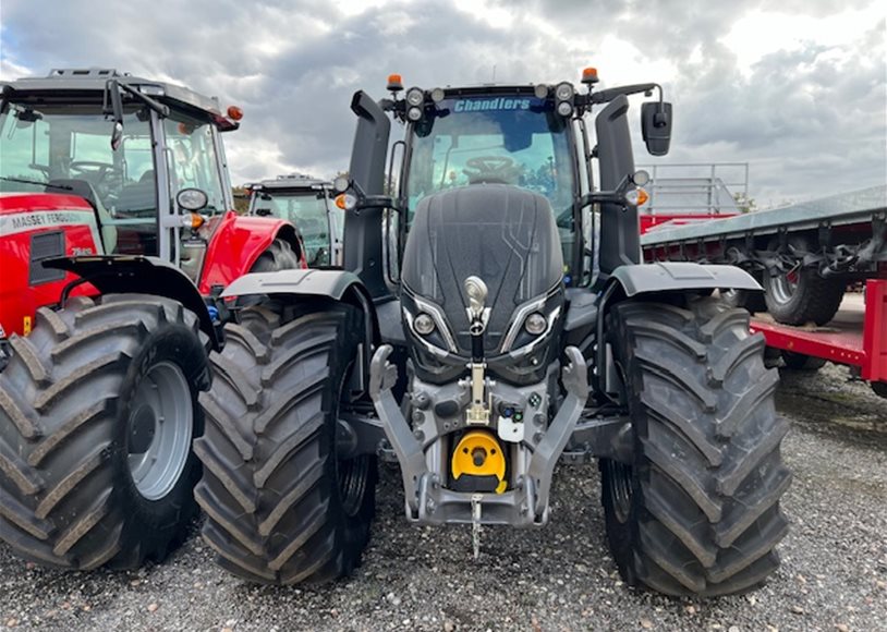 Valtra T215A Tractor - Image 4