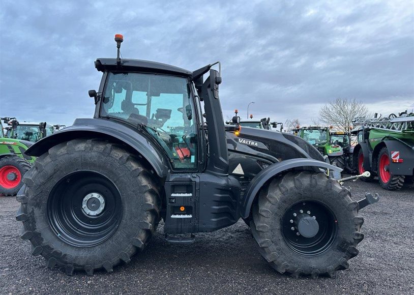 Valtra T235D Tractor - Image 6