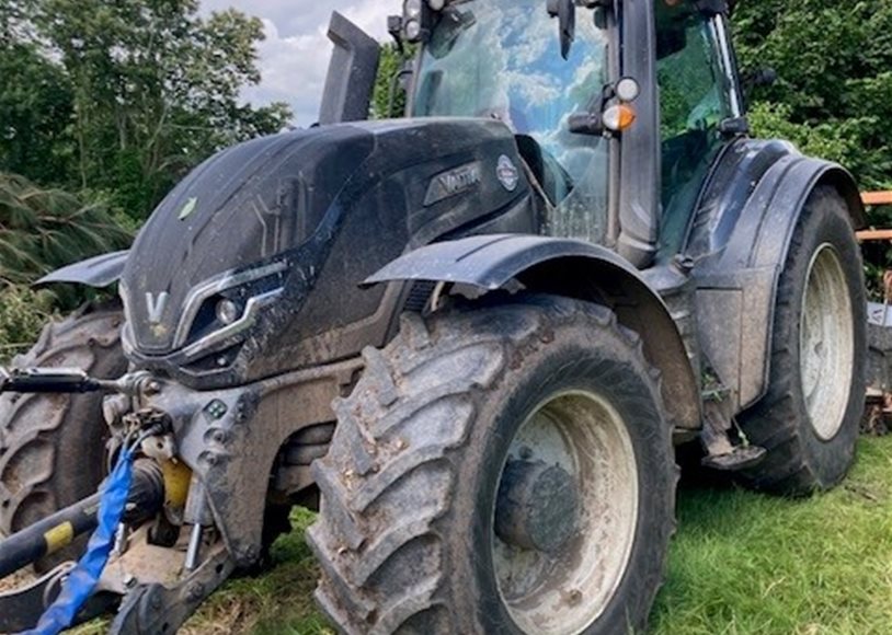 Valtra T235V Tractor - Image 3