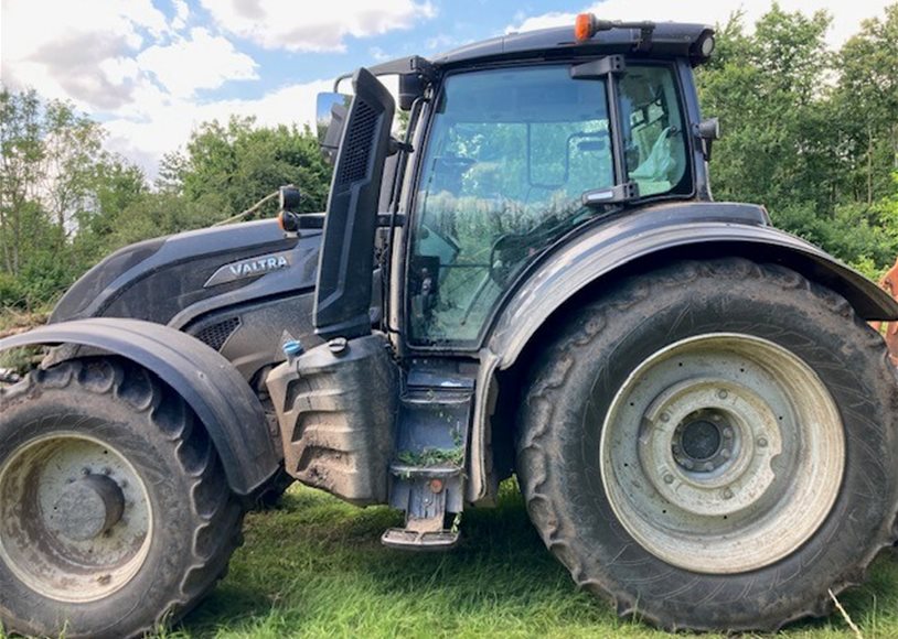 Valtra T235V Tractor - Image 4