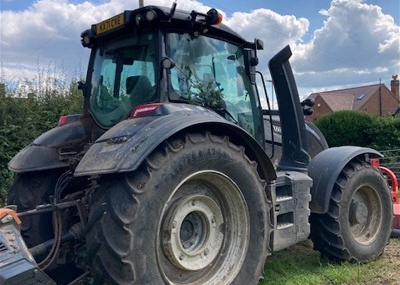 Valtra T235V Tractor - Image 5
