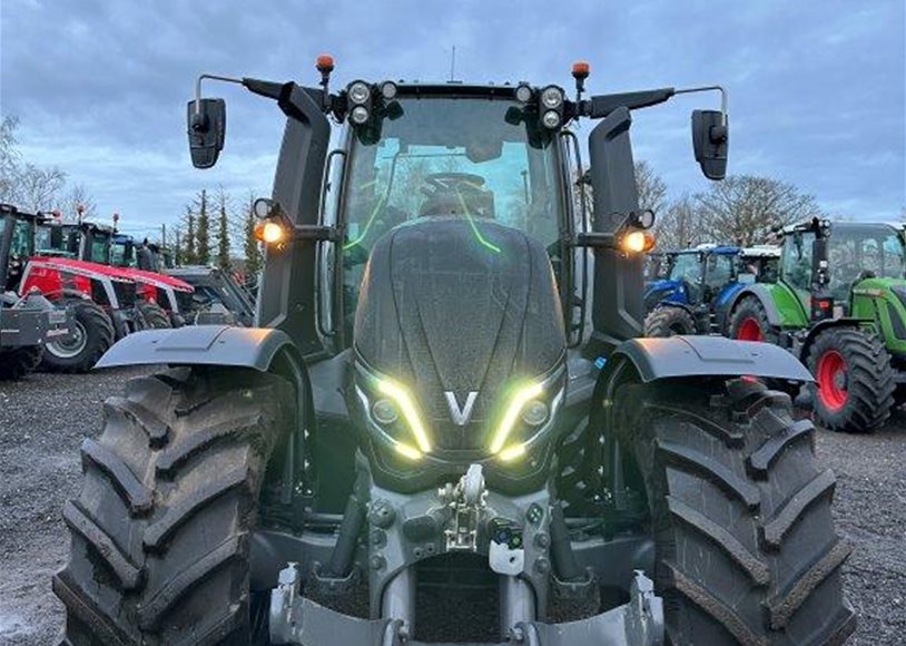 Valtra T235D Tractor - Image 4