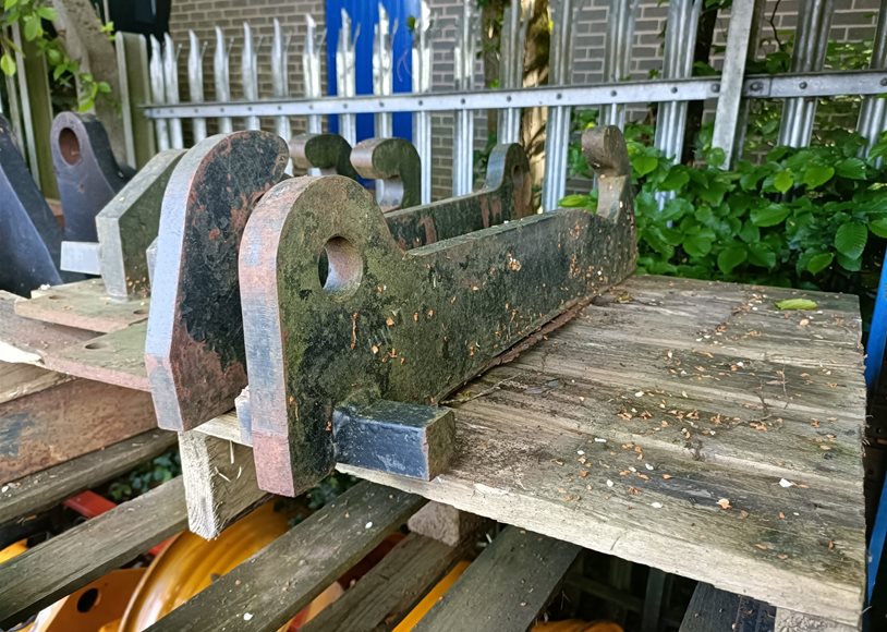Jcb WELD ON Brackets - Image 3