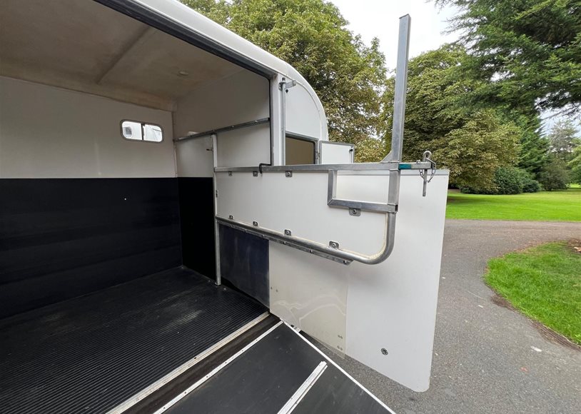 Equi-Trek SPACETREKA Horse Box - Image 9