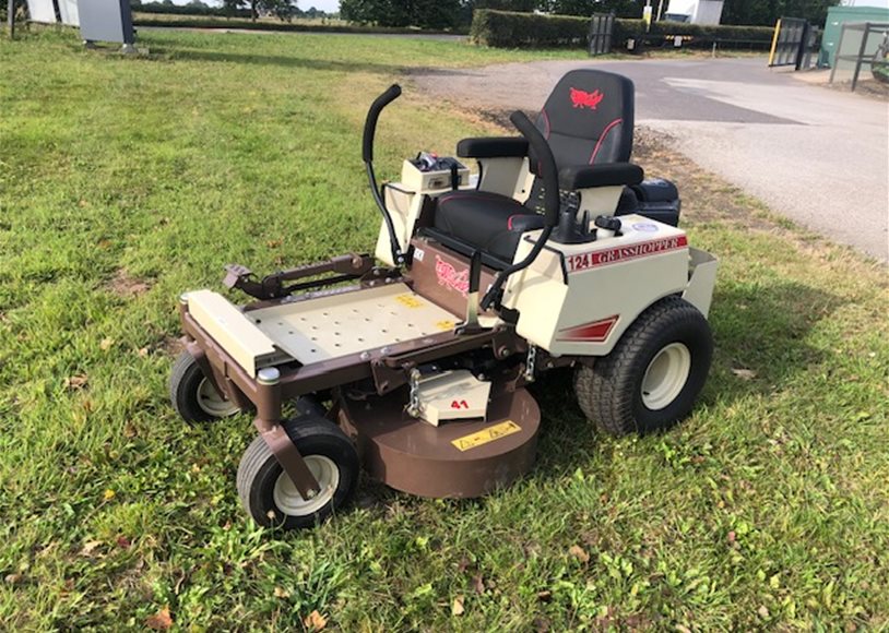 Grasshopper 124V-41 Ride On Mower - Image 3