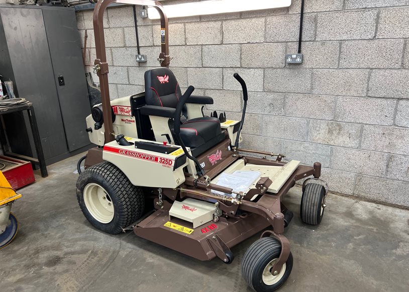 Grasshopper 325D-52 Ride On Mower
