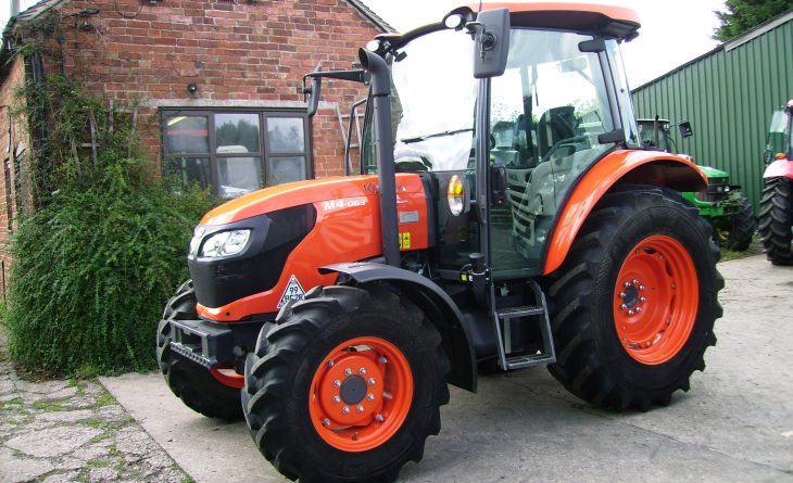 2023 2023 - Kubota M4-063 4wd Hydraulic Shuttle, 40K, Creep speed, Air Con, ONLY 336 hours. - Image 2