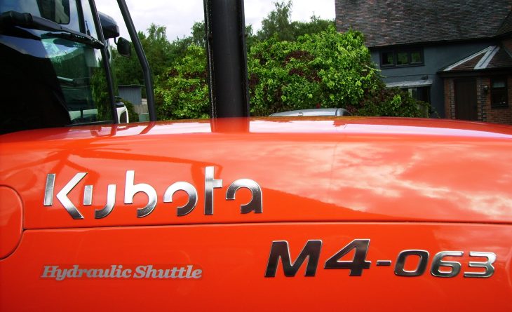 2023 2023 - Kubota M4-063 4wd Hydraulic Shuttle, 40K, Creep speed, Air Con, ONLY 336 hours. - Image 4