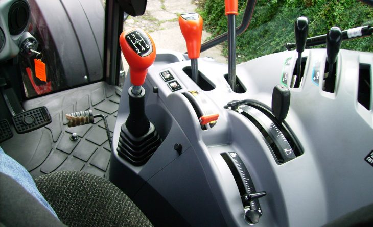 2023 2023 - Kubota M4-063 4wd Hydraulic Shuttle, 40K, Creep speed, Air Con, ONLY 336 hours. - Image 11