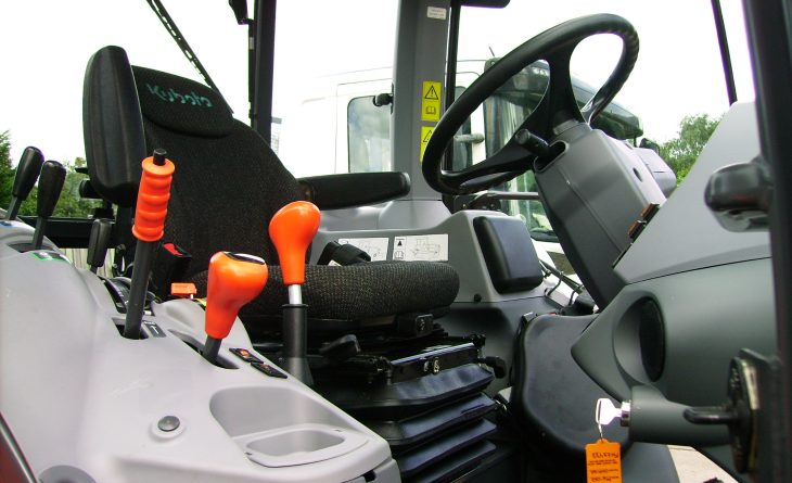 2023 2023 - Kubota M4-063 4wd Hydraulic Shuttle, 40K, Creep speed, Air Con, ONLY 336 hours. - Image 18
