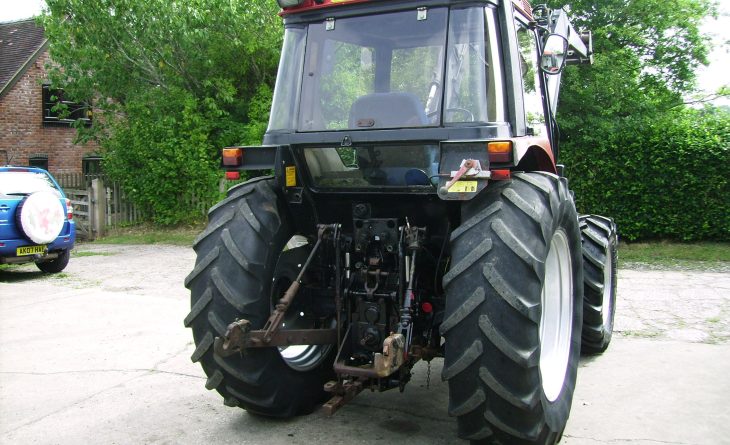 1995 Case 4240 4wd Tractor c/w XL Cab, 90hp c/w Quickie 3360 US Power loader - Image 9