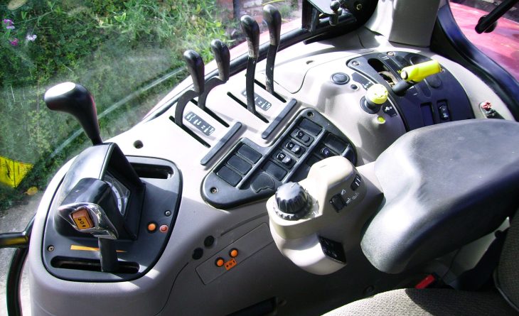 2015 Case Maxxum 110 4wd Tractor, Full suspension, 40K, Air Con, Weights, 2015 and Only 7,400 hours. - Image 12