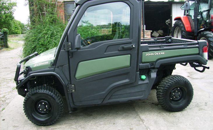 2019 John Deere XUV865M Gator with Full Cab, 50 K/PH, Only 368 hours, Electric Tip, Excellent - Image 2