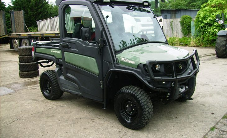 2019 John Deere XUV865M Gator with Full Cab, 50 K/PH, Only 368 hours, Electric Tip, Excellent - Image 3