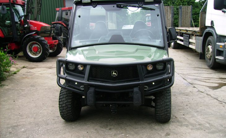 2019 John Deere XUV865M Gator with Full Cab, 50 K/PH, Only 368 hours, Electric Tip, Excellent - Image 4