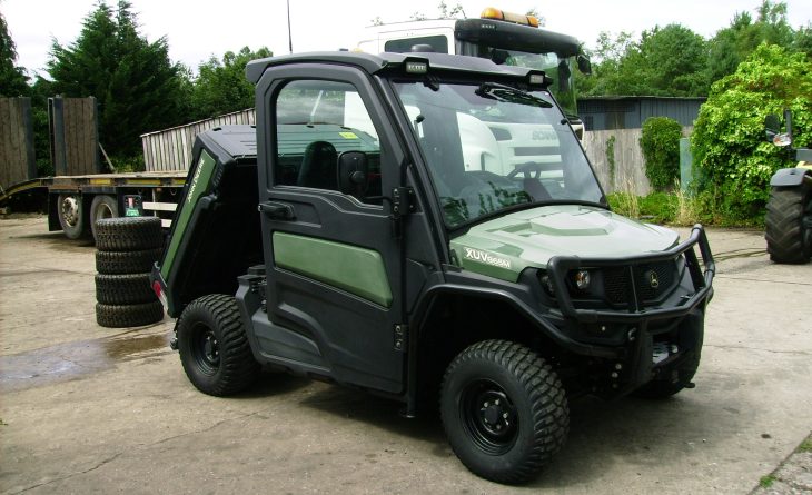 2019 John Deere XUV865M Gator with Full Cab, 50 K/PH, Only 368 hours, Electric Tip, Excellent - Image 6