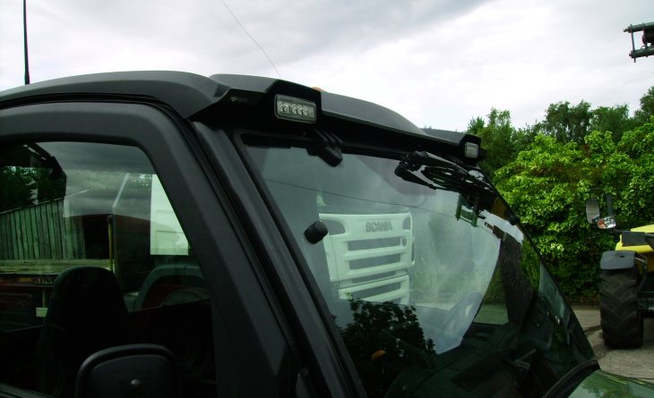 2019 John Deere XUV865M Gator with Full Cab, 50 K/PH, Only 368 hours, Electric Tip, Excellent - Image 15