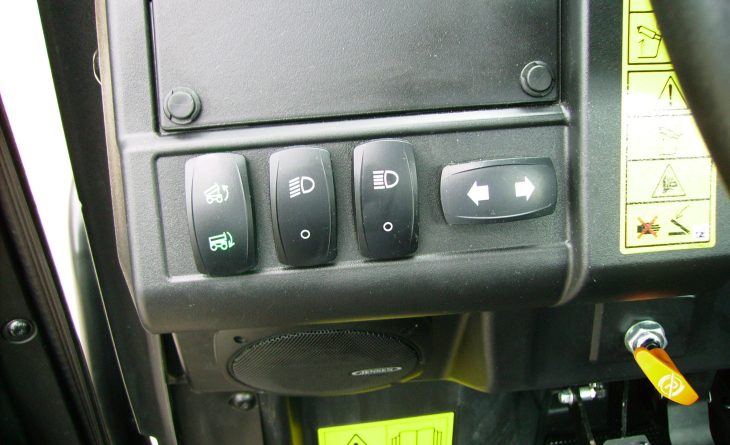 2019 John Deere XUV865M Gator with Full Cab, 50 K/PH, Only 368 hours, Electric Tip, Excellent - Image 23