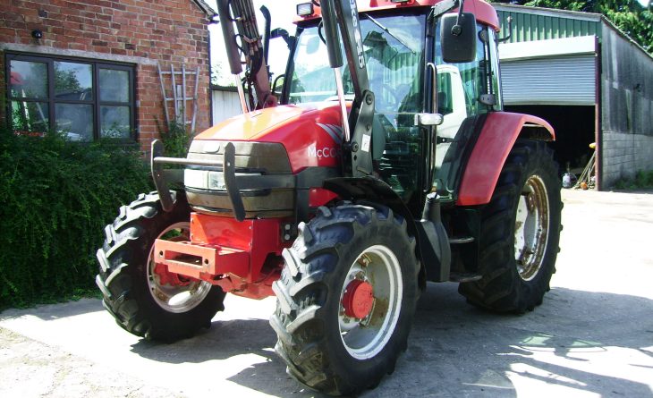 2004 McCormick CX105 4wd Extrashift, Deluxe Cab Tractor c/w Quickie 445 Power Loader, - Image 2