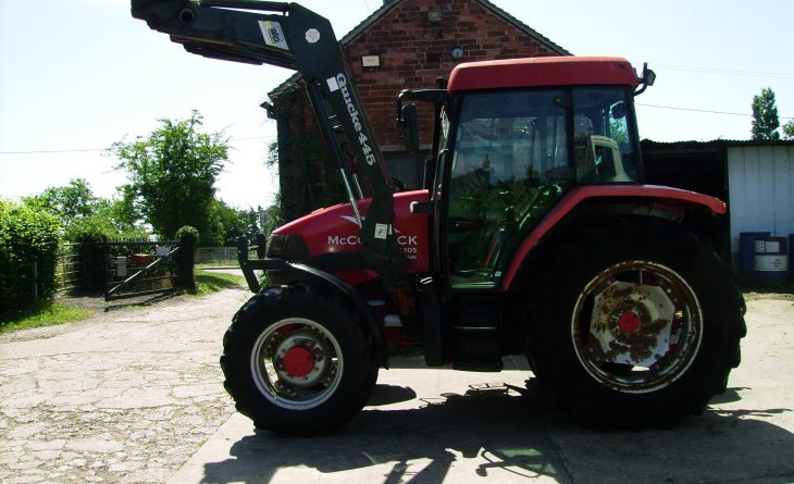 2004 McCormick CX105 4wd Extrashift, Deluxe Cab Tractor c/w Quickie 445 Power Loader, - Image 3