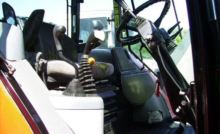 2004 McCormick CX105 4wd Extrashift, Deluxe Cab Tractor c/w Quickie 445 Power Loader, - Image 22