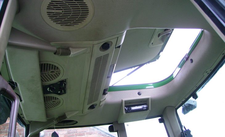 2007 2007 - John Deere 6320 SE 4wd Tractor, Power Quad 38K, Air Con, Passenger seat, Very Tidy. - Image 18