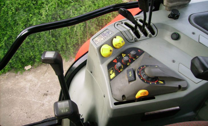 1998 1998 - Massey Ferguson 6170 4wd Dynashift 40K Tractor c/w Manual Forward/Reverse, Front Links & PTO SOLD - Image 10