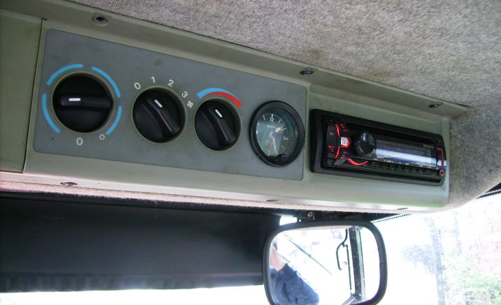 1998 1998 - Massey Ferguson 6170 4wd Dynashift 40K Tractor c/w Manual Forward/Reverse, Front Links & PTO SOLD - Image 12