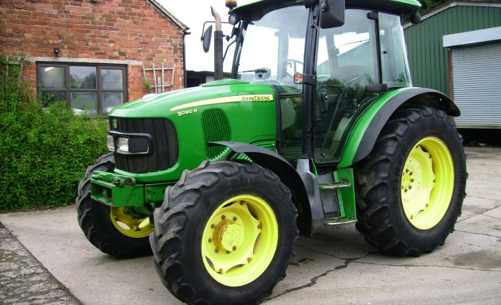 2009 John Deere 5090R 4wd Power Shuttle, Power Quad 40K, 90 HP, Air Conditioning, Straight and Very tidy - Image 3