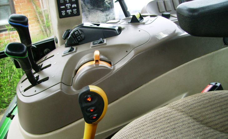 2009 John Deere 5090R 4wd Power Shuttle, Power Quad 40K, 90 HP, Air Conditioning, Straight and Very tidy - Image 9
