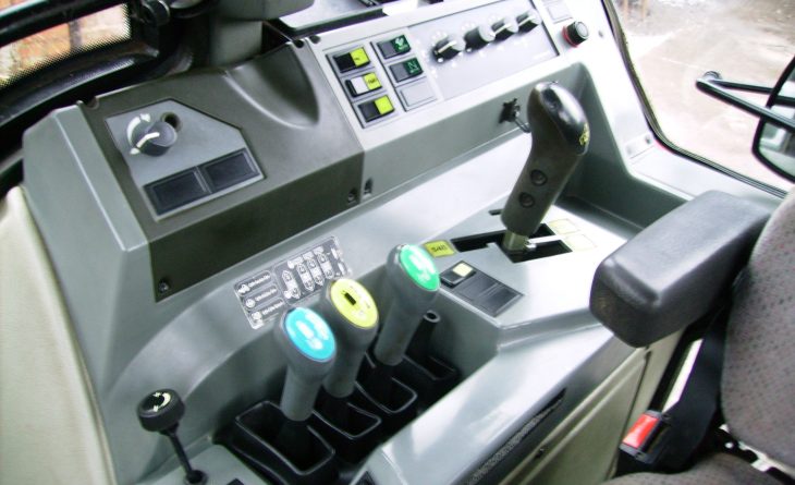 2005 Valtra T150 4wd HiTech Power shuttle, 50k, Air brakes, 150 hp, 2005, 8,400 hours. SOLD - Image 12