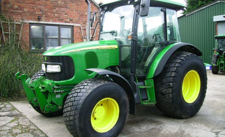 2007 John Deere 5720 4wd Power Quad, 40K, Air Con, Front linkage and PTO, Creep speed, 2007. SOLD - Image 2